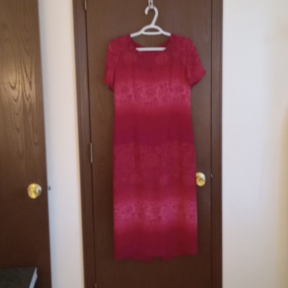 Soft lined midi length printed vintage like dress w/zipper and sash tie in back.